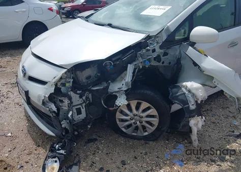 2013 Toyota Prius Plug-In z USA, uszkodzony, nr VIN JTDKN3DP1D3047013